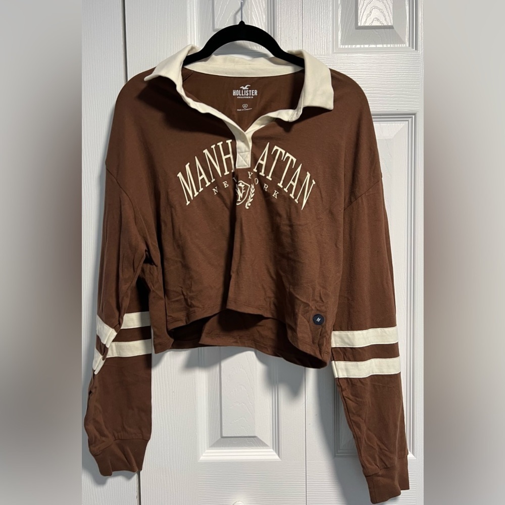 Hollister Brown Manhattan NY long sleeve collared crop top